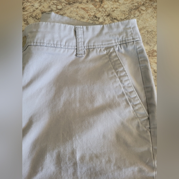 Liz Clairborne Light Gray Bermudas Size 12 - Picture 1 of 6